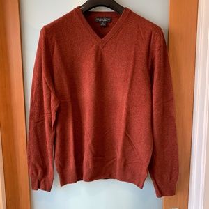 Bloomingdale's cashmere v-neck sweater